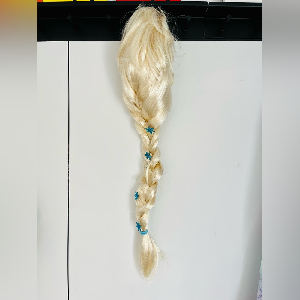 Elsa wig (brand new, never worn)